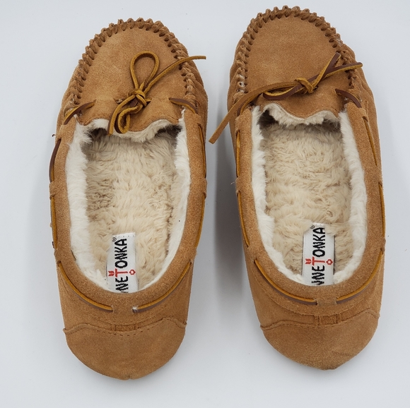 Minnetonka Women's Britt Trapper Slipper - Picture 2 of 15
